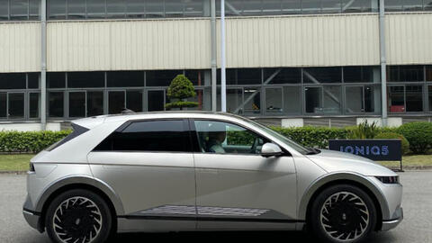 Trải nghiệm chiếc xe thế giới của năm 2022 ở Việt Nam, đằng sau sự thán phục