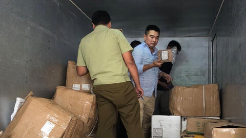 Phát hiện số lượng lớn nguyên liệu trà sữa không rõ nguồn gốc