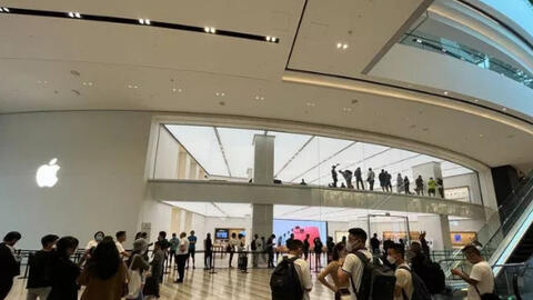 Người Việt sang Singapore, Thái Lan xếp hàng mua iPhone 14