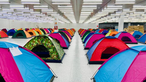 Công nhân Bắc Ninh ngủ lều bạt giữa mùa hè tháng 6