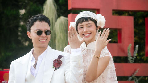 “Cô dâu mới” Khánh Linh (Cô Em Trendy) cùng chú rể Vũ Minh Kông rạng rỡ trong buổi lễ ăn hỏi