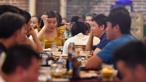 Hà Nội yêu cầu dừng cắt tóc, quán ăn chỉ được bán mang về từ 0h ngày 13/7