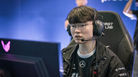 T1 thắng vất vả KT, fan yêu cầu "check var" chấn thương của Faker khẩn cấp