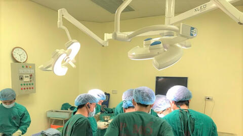 Việt Nam lần đầu tiên cắt bỏ thành công khối u xương chày, phục hồi hoàn toàn chân cho bệnh nhân