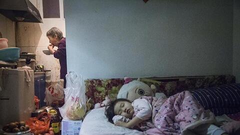 Giúp con trai chăm cháu 5 năm tôi mới nhận ra điều cay đắng: Có tiền chưa phải tất cả và cần biết buông tay để "bảo vệ" chính mình