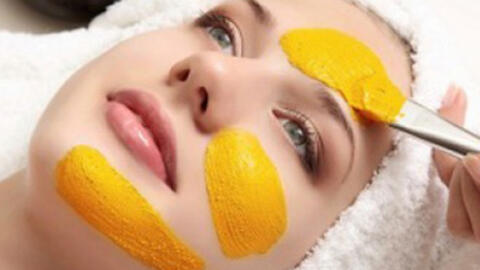 Bí quyết che mụn để nàng tự tin dự tiệc Tất niên