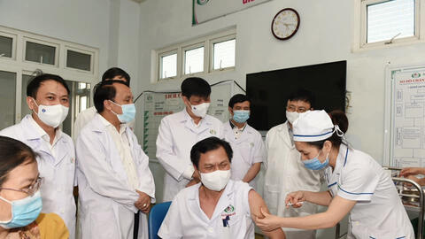 Việt Nam nhận thêm 1,7 triệu liều vaccine COVID-19 vào ngày 16/5