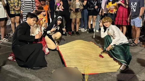 Hóa trang phản cảm trong ngày lễ Halloween: Những trò đùa kém vui