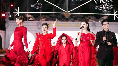 Mãn nhãn với Fashion show "Ký họa quê hương"