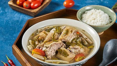 Món ngon mỗi ngày: Nấu canh gà lá me non