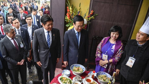 Chủ tịch nước Võ Văn Thưởng mời Tổng thống Philippines trải nghiệm không khí Tết tại Hoàng thành Thăng Long