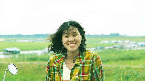 Cô gái "gây bão" với clip nhạc Trịnh "Ta thấy gì đêm nay" là ai?