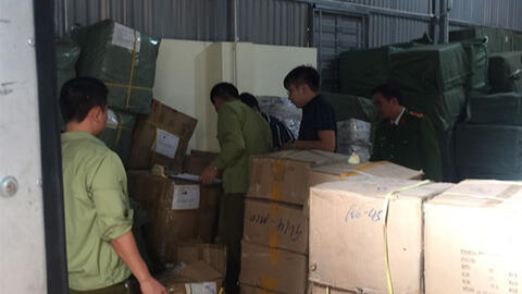 Phát hiện lô hàng bao cao su, núm ti, máy trợ thính... giả nguồn gốc xuất xứ