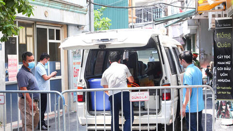 Bố, con trai và nữ giúp việc của cựu Giám đốc Hacinco nhiễm COVID-19