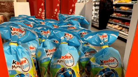 Việt Nam cảnh báo loại kẹo từ công ty của tỷ phú giàu nhất Italy nguy cơ mất an toàn