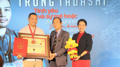 Cuốn sách viết về xăm hình của nghệ sỹ Việt xác lập kỷ lục