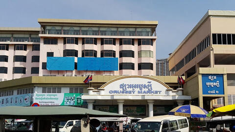 Dịch COVID-19: Thủ đô Campuchia đóng cửa chợ đầu mối - Chile tăng cường truy xét các biến thể mới