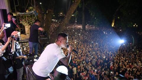 Tuấn Hưng bật khóc và nói cảm ơn trước hàng nghìn khán giả tại Góc ban công