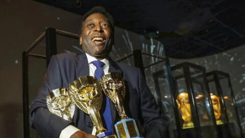 Gia đình "Vua bóng đá" Pele liên tục cập nhật dòng trạng thái gây lo lắng