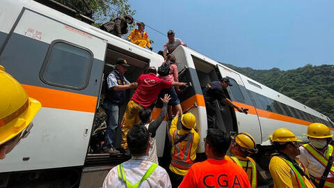 Đài Loan: Tàu trật đường ray trong đường hầm, hàng chục người thương vong