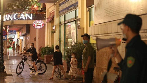 Hà Nội: Phạt người không đeo khẩu trang gần 10 tỷ đồng