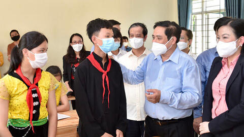 Lên phương án tiêm vaccine COVID-19 cho học sinh tiểu học đến THPT