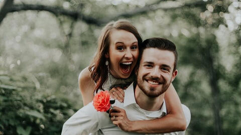 Phụ nữ hạnh phúc hơn khi ở bên người đàn ông kém hấp dẫn hơn?