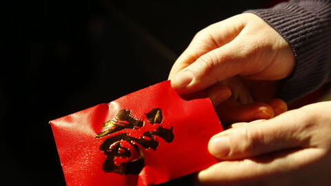 Khi lì xì trở thành “tai họa mùa xuân” với người lớn: Áp lực mừng tuổi bao nhiêu cho đủ đã trở thành gánh nặng cho nhiều người