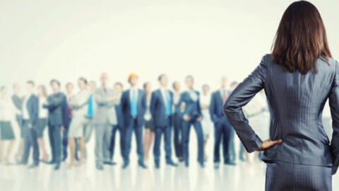 Khi phụ nữ "làm quan"