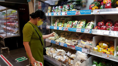 Thị trường thực phẩm 23/4: Giá gia cầm giảm nhẹ