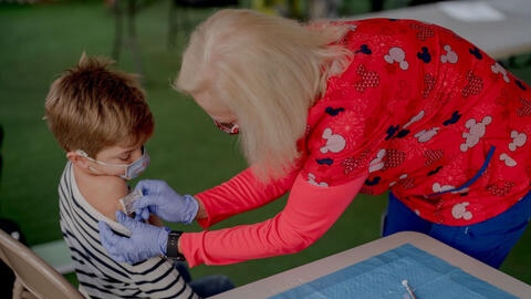 Khoa học đằng sau lý do tại sao COVID-19 'không thấm vào đâu' đối với trẻ em