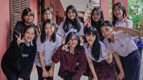 Đề Văn thi HSG quốc gia 2024 đang HOT: "Chia sẻ trải nghiệm lên MXH có nên là cách khẳng định giá trị của người trẻ?"