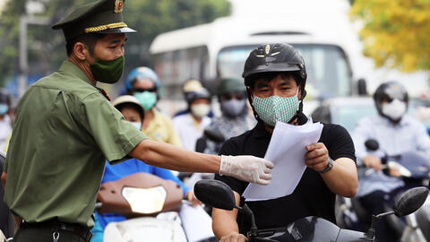 Hà Nội bỏ quy định người đi đường phải có lịch trực, lịch làm việc