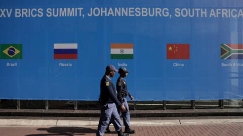 Mời 3 đối thủ cạnh tranh vào BRICS: Nga đối diện ván bài "cân não"