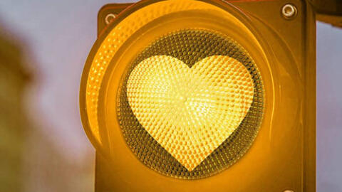 Đèn vàng, sự mắc kẹt trong hôn nhân