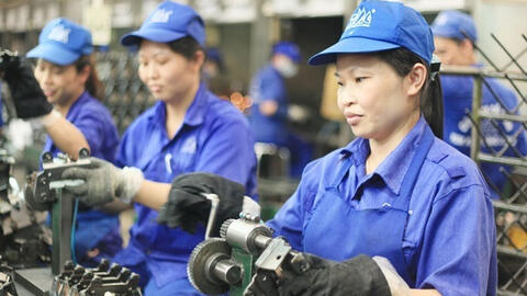 Làm việc vào ban đêm ngày Tết được thưởng 490% tiền lương ngày