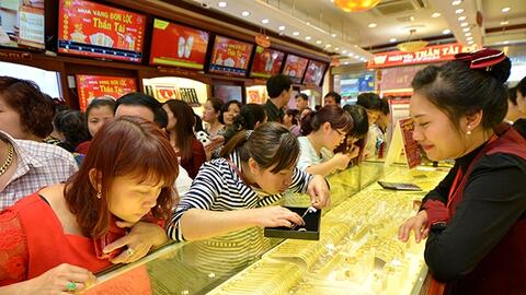 Vàng trong nước dậm chân tại chỗ