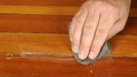 10 cách làm mới bàn ghế gỗ hiệu quả khi bị trầy xước