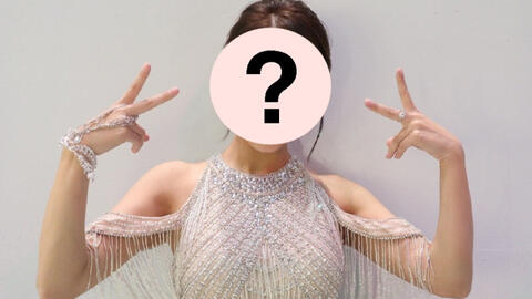 Mỹ nhân "lộ clip ngoại tình" hết thời vẫn quá xinh đẹp, cố trở lại showbiz còn được "chính thất" ủng hộ