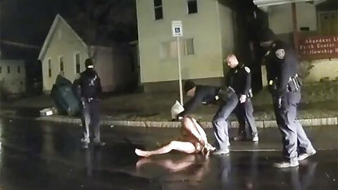 Đình chỉ 7 sĩ quan liên quan vụ người da màu tử vong sau khi bị trùm mũ lên đầu