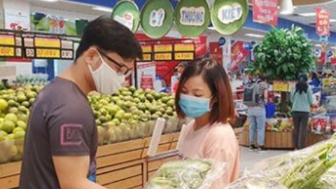 Loạt các siêu thị khuyến mãi hải sản, heo, bò...