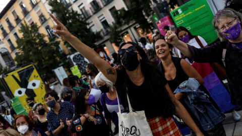 Quốc gia châu Âu đầu tiên cho nữ lao động nghỉ có lương ngày 'đèn đỏ'