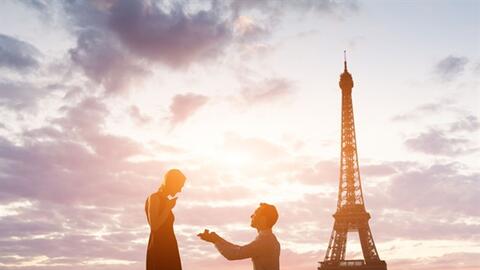 Màn cầu hôn đầu tư, hoành tráng đến mấy phụ nữ cũng đừng vội gật đầu nếu anh ấy có 3 biểu hiện này