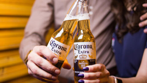 Mexico tạm dừng sản xuất bia Corona