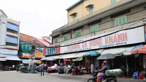 Chợ Soái Kình Lâm: Vựa vải lớn nhất Sài Gòn ế ẩm chưa từng thấy sát Tết, tiểu thương 'nằm dài' chờ khách