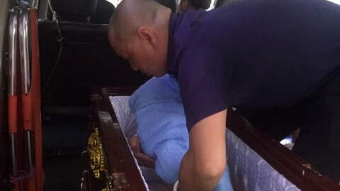 Lặng người trước những chuyến xe nghĩa tình của vợ chồng Minh Tâm