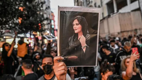 Biểu tình lan rộng từ Iran sang nhiều nước vì cái chết của một cô gái