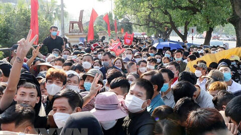 Hàng ngàn người xếp hàng sớm mua vé trận U23 Việt Nam-U23 Indonesia