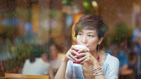 Nỗi buồn của phụ nữ trung niên: 5 sự thật không thể trốn tránh ở nửa sau cuộc đời