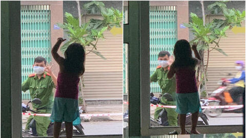 Xúc động với hình ảnh chiến sĩ công an Đà Nẵng chỉ dám chào con qua cửa kính